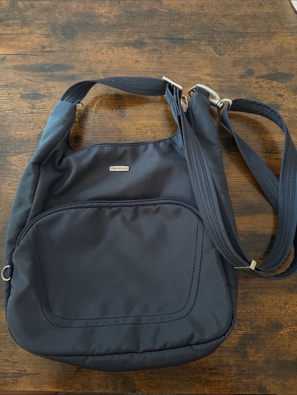 Travelon Anti-Theft Classic Essential Messenger Bag